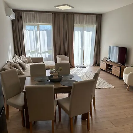 Crown 2 Apartament *