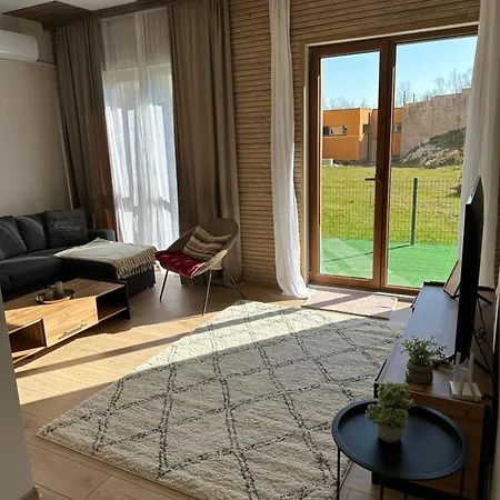 Crown 2 Apartament *